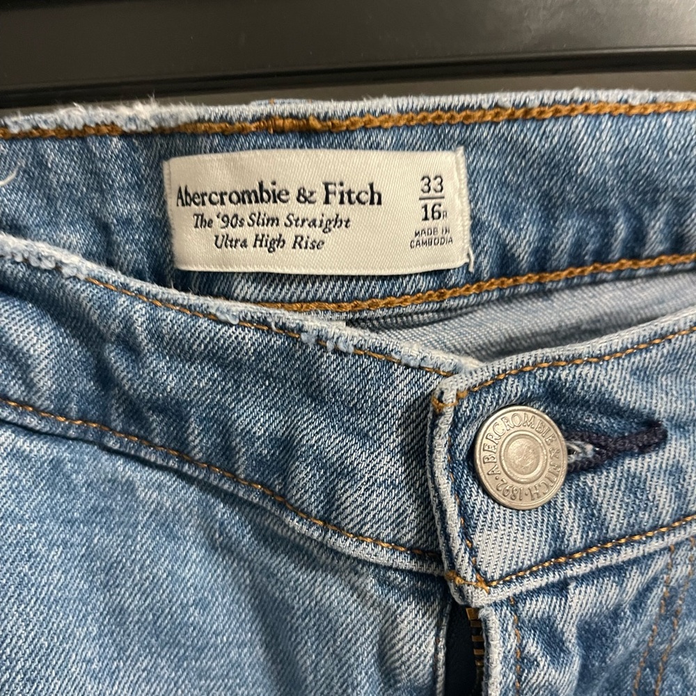 Abercrombie & Fitch Curve Love Jeans - Picture 4 of 4